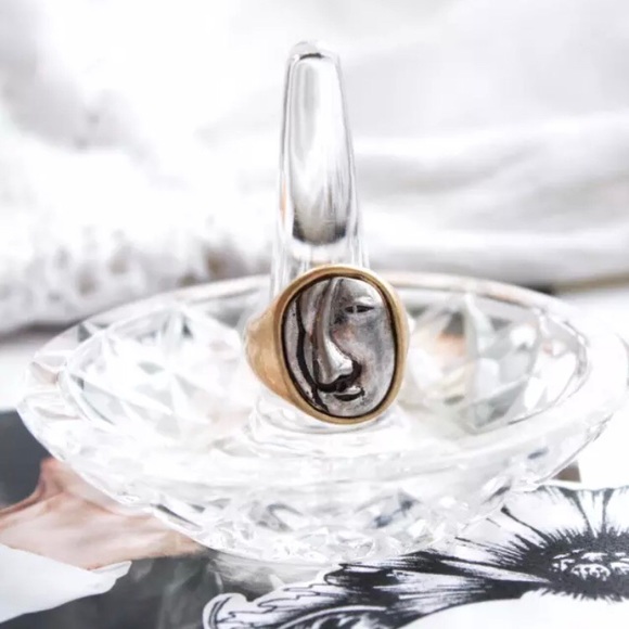 🆕 NIKA Abstract Face Ring - Picture 3 of 8